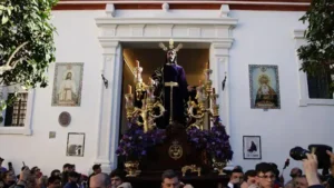 via-crucis-sevilla2-U28437578301vzS-760x427@abc